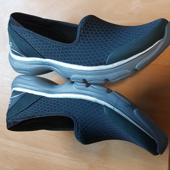 Nwot Bzees Slip ons - Picture 6 of 7